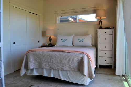 Bartlett's Beach House ~ Mca 374