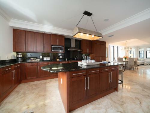 Marlin Bay Yacht Club - Residence #3825