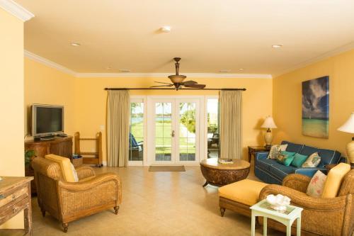 Waterfront Luxury Villa 34