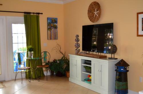 Waterfront Luxury Villa 60