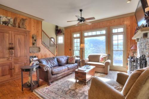 Mountain Vista Home