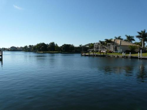 316 Edgewater Court