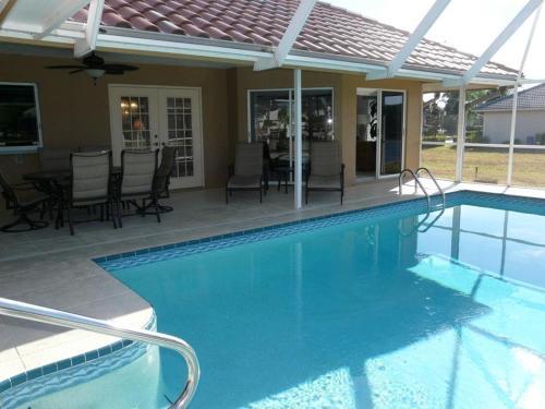 316 Edgewater Court