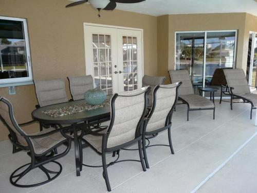 316 Edgewater Court