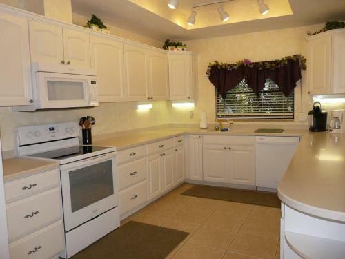 550 Inlet Drive