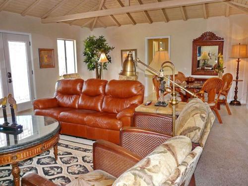 843 Buttonwood Court