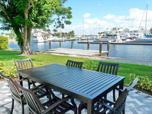 843 Buttonwood Court