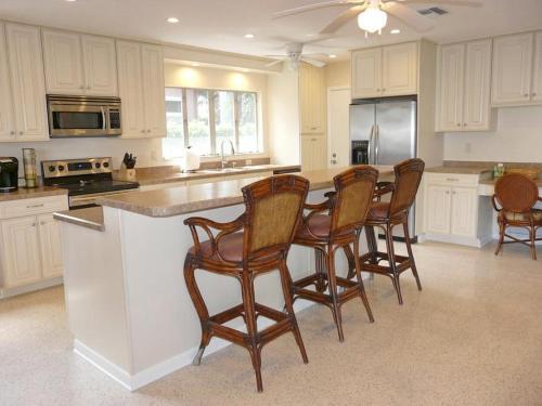 843 Buttonwood Court