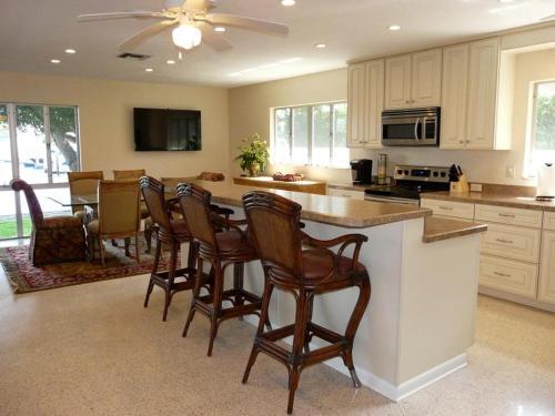 843 Buttonwood Court