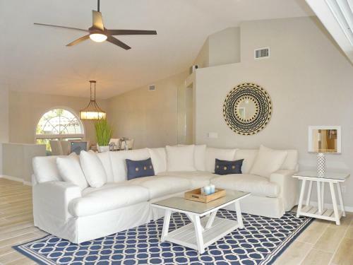 Villa 1161 Twin Oak Court