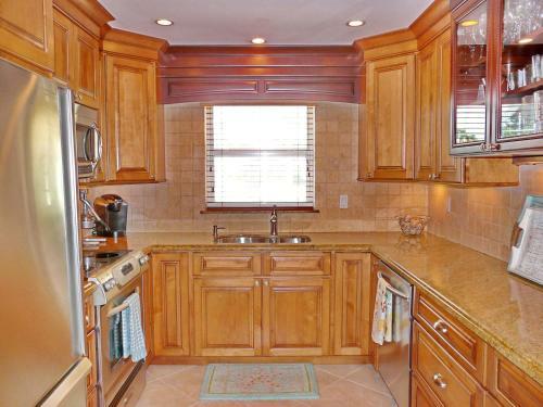 1277 Orange Court