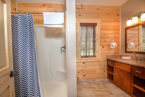Rockledge Manor Four-bedroom Holiday Home