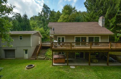 Lazy Days Three-bedroom Holiday Home