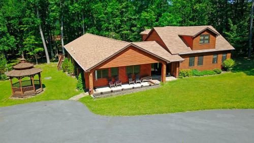Grey Wolf Three-bedroom Holiday Home