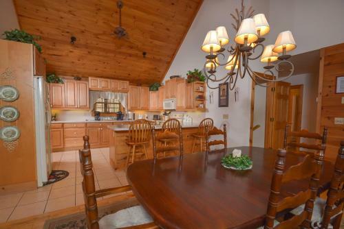 Rock Lodge Cabin Four-bedroom Holiday Home