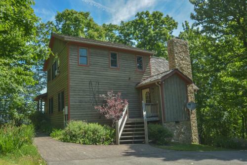 One Ski Hill Five-bedroom Holiday Home