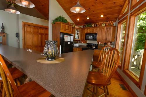 One Ski Hill Five-bedroom Holiday Home