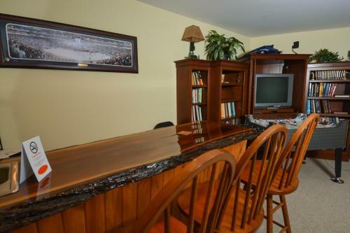 One Ski Hill Five-bedroom Holiday Home