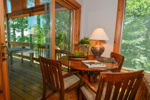 One Ski Hill Five-bedroom Holiday Home