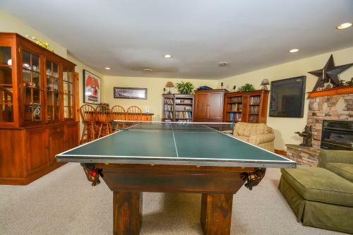 One Ski Hill Five-bedroom Holiday Home