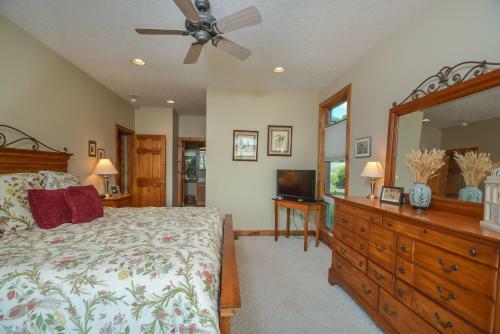 On Eagle's Wings Four-bedroom Holiday Home