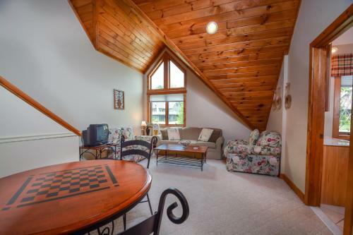 On Eagle's Wings Four-bedroom Holiday Home