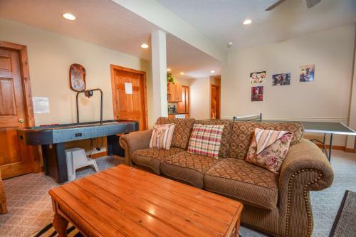 On Eagle's Wings Four-bedroom Holiday Home