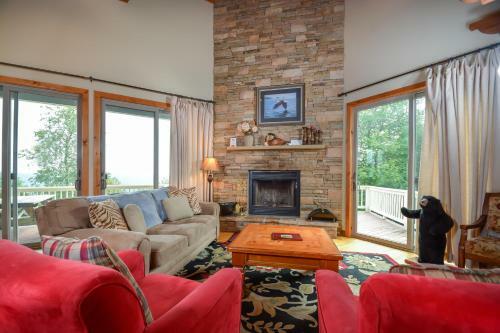 On Eagle's Wings Four-bedroom Holiday Home
