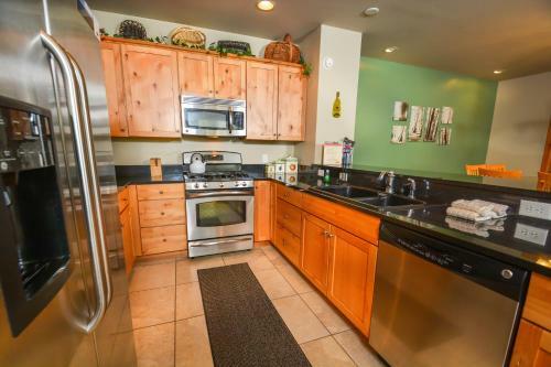 Touch The Sky Four-bedroom Townhome