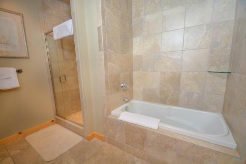 Touch The Sky Four-bedroom Townhome
