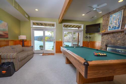 Million Dollar View Four-bedroom Holiday Home