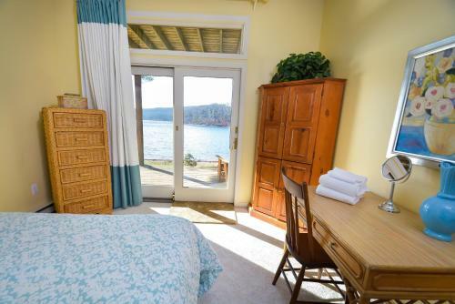 Million Dollar View Four-bedroom Holiday Home