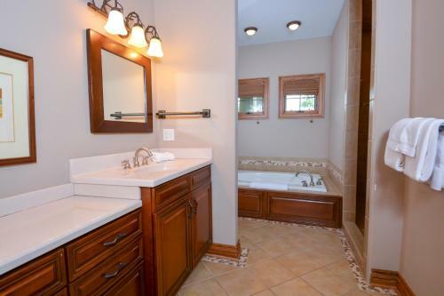 Stone Mountain Vista Five-bedroom Villa