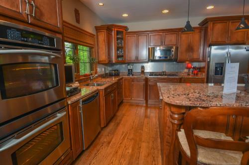 Stone Mountain Vista Five-bedroom Villa