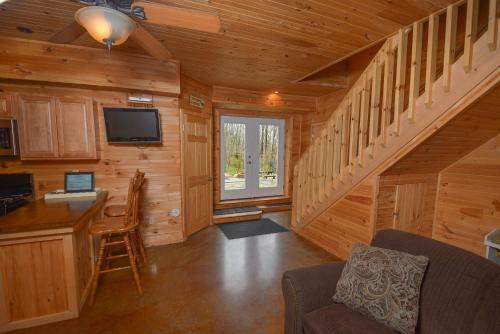 Hideout At Red Pines Three-bedroom Holiday Home