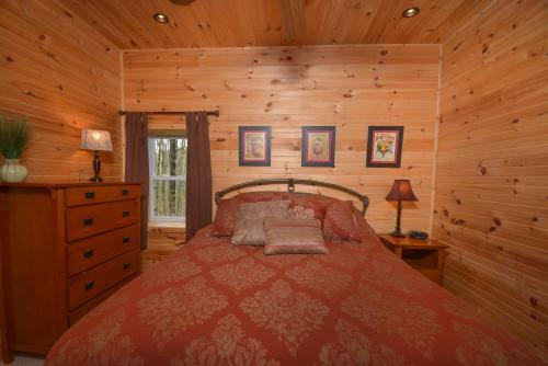Hideout At Red Pines Three-bedroom Holiday Home