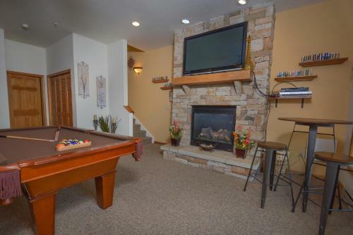 Overlook 1b Three-bedroom Townhome
