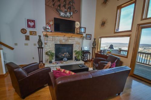 Overlook 1b Three-bedroom Townhome