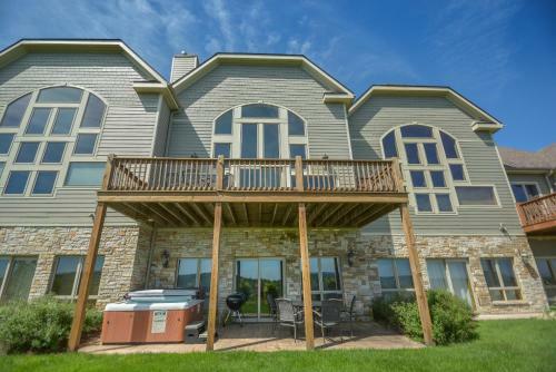 Overlook 1b Three-bedroom Townhome