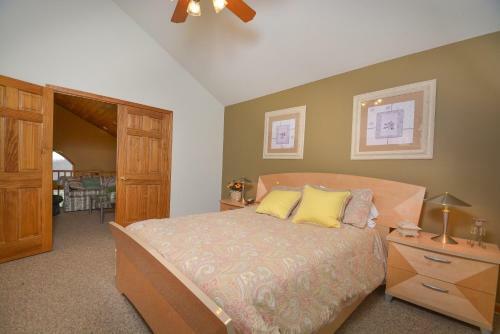 Overlook 1b Three-bedroom Townhome