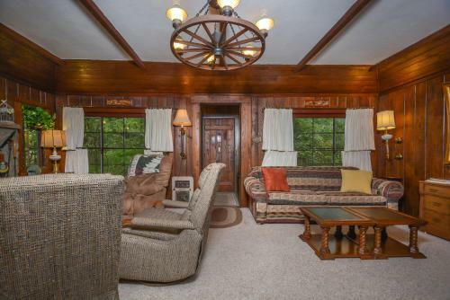 Sunset Terrace Three-bedroom Holiday Home