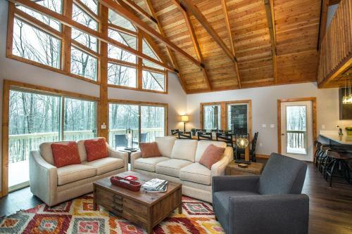 Mountain Crest Villa Five-bedroom Holiday Home
