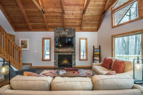 Mountain Crest Villa Five-bedroom Holiday Home
