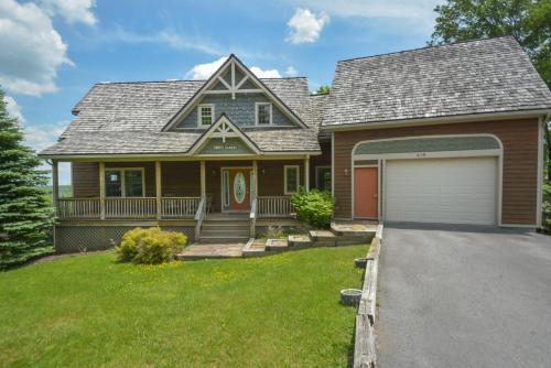Green Gables Four-bedroom Holiday Home