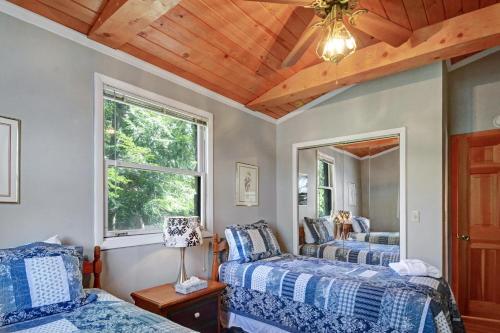 Haley's Lakeside Cottage