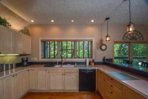 Life Is Good Five-bedroom Holiday Home