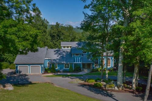 Life Is Good Five-bedroom Holiday Home