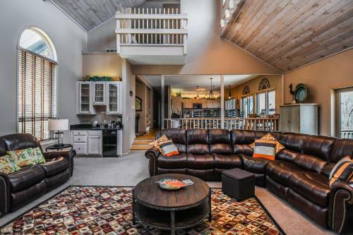 Life Is Good Five-bedroom Holiday Home