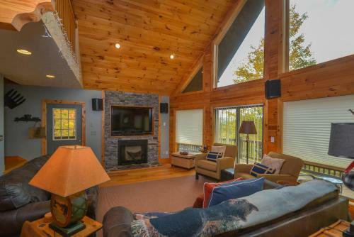 Hootenanny Five-bedroom Holiday Home