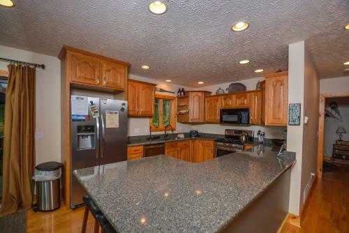 Hootenanny Five-bedroom Holiday Home